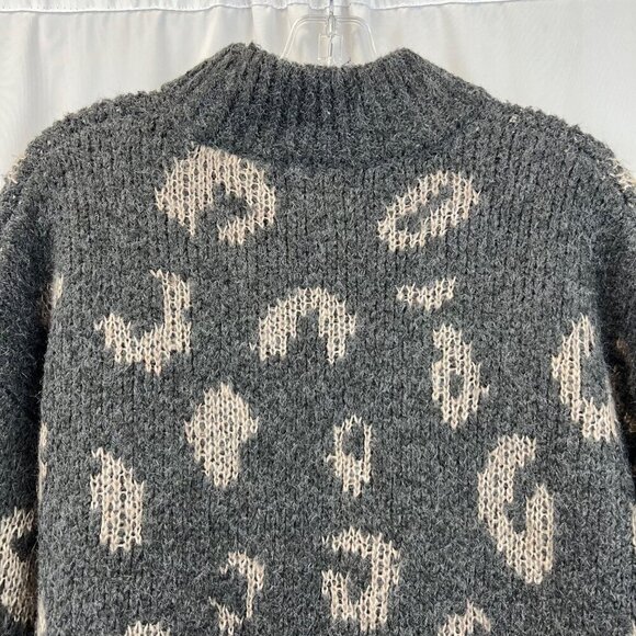 Universal Thread Mock Neck Gray/Beige Long Sleeve Knit Sweater Size Medium Fuzzy - Picture 5 of 8